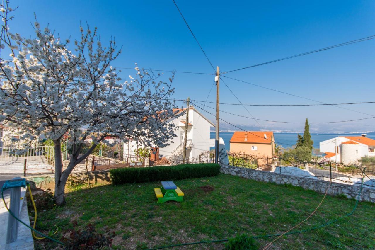 Apartments By The Sea Slatine, Ciovo - 1126 تروغير المظهر الخارجي الصورة