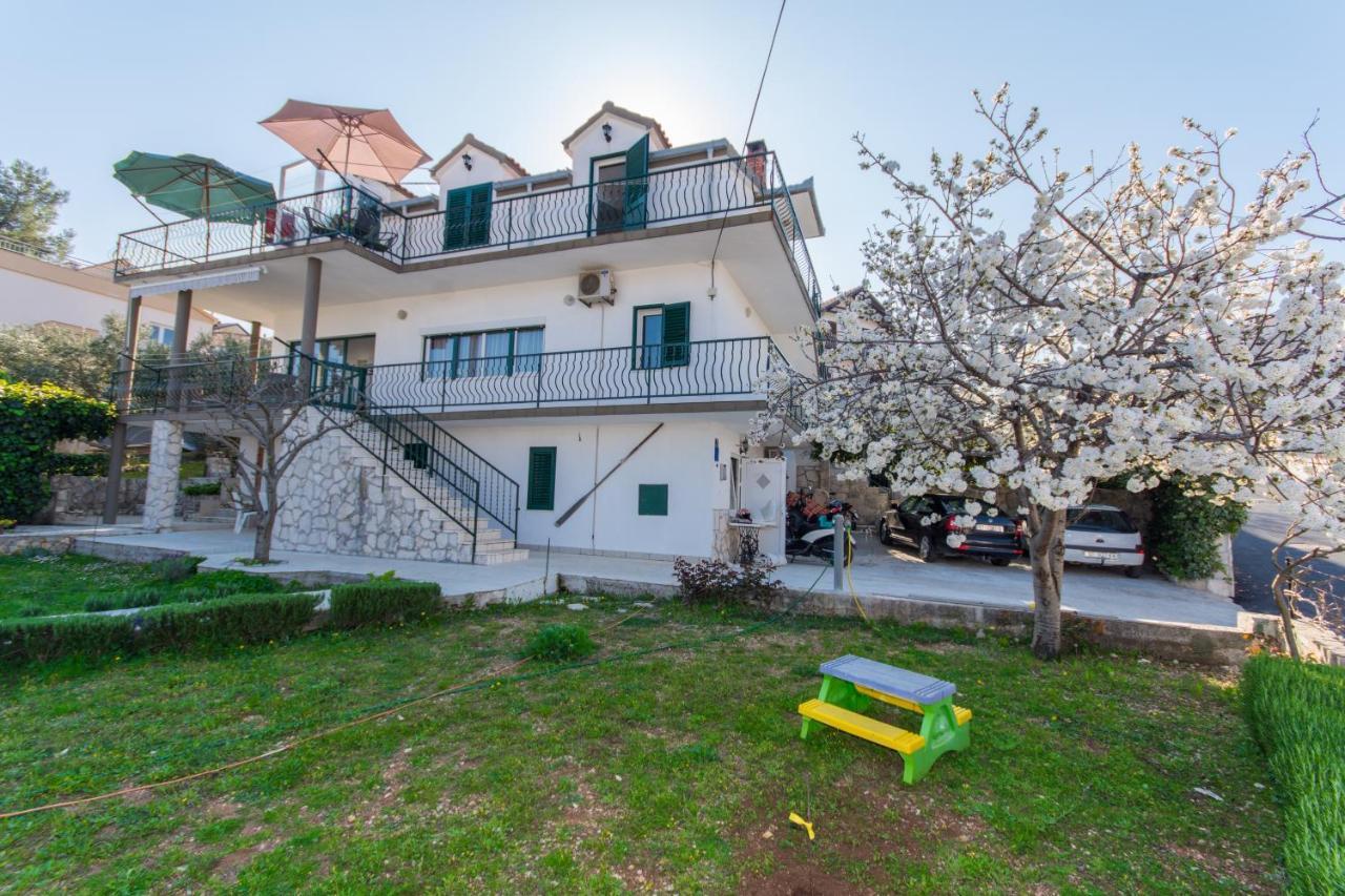 Apartments By The Sea Slatine, Ciovo - 1126 تروغير المظهر الخارجي الصورة