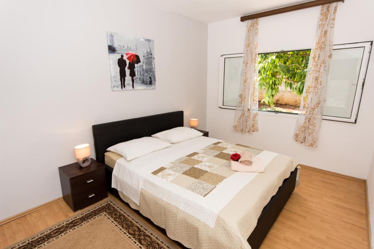 Apartments By The Sea Slatine, Ciovo - 1126 تروغير المظهر الخارجي الصورة
