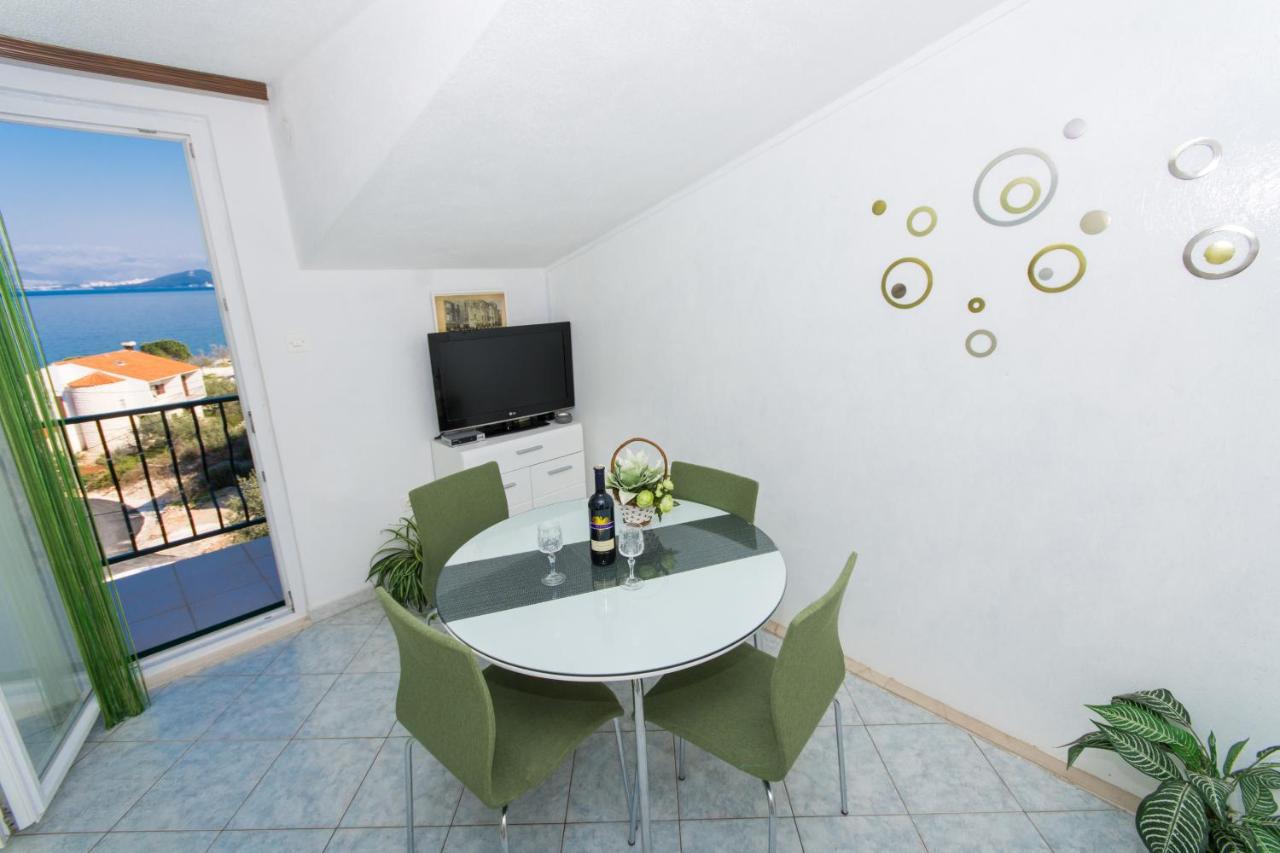 Apartments By The Sea Slatine, Ciovo - 1126 تروغير المظهر الخارجي الصورة