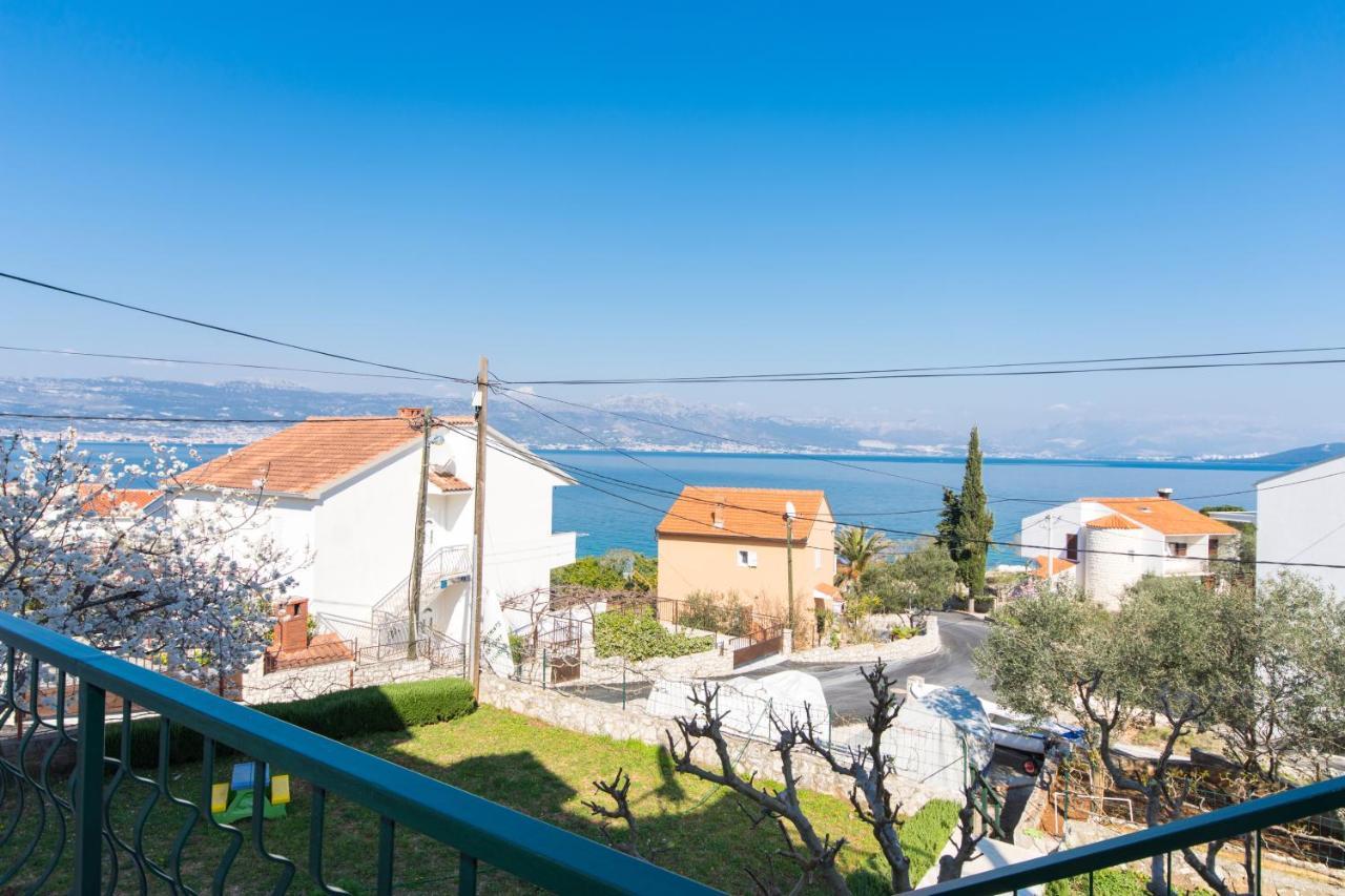 Apartments By The Sea Slatine, Ciovo - 1126 تروغير المظهر الخارجي الصورة