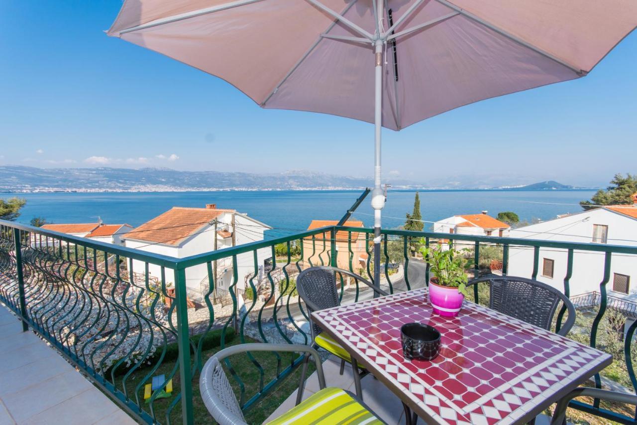 Apartments By The Sea Slatine, Ciovo - 1126 تروغير المظهر الخارجي الصورة